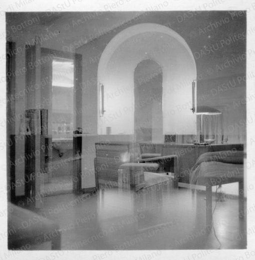 Veduta della camera da letto, positivo, bianco e nero, mm 60x60. 