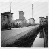 Veduta nord-est della piazza, positivo, bianco e nero, mm 60x62. 