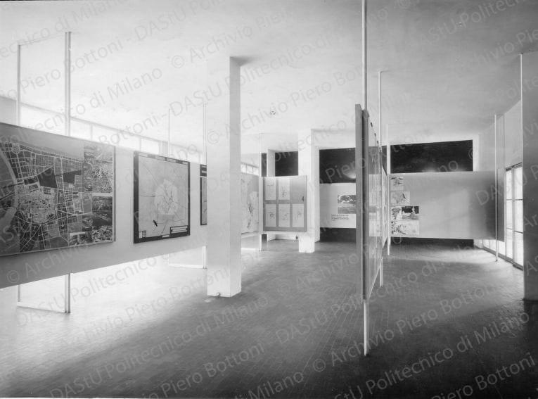 Veduta dell'esposizione, positivo, bianco e nero, mm 161x224. 