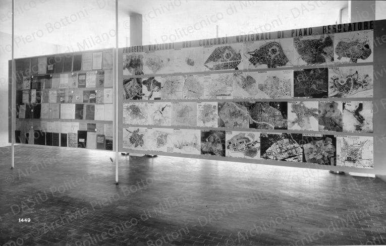 Idem, in formato differente, positivo, bianco e nero, mm 138x222. Timbro ad inchiostro sul verso: "VI Triennale di Milano 1936 XIV. Servizio fotografico. A norma di legge, qualunque riproduzione della presente fotografia dovrà portare l'indicazione del nostro nome. Stab. Fot. Crimella - Milano".
