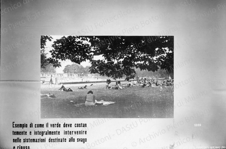 Idem, in formato differente, positivo, bianco e nero, mm 147x222. Timbro ad inchiostro sul verso: "VI Triennale di Milano 1936 XIV. Servizio fotografico. A norma di legge, qualunque riproduzione della presente fotografia dovrà portare l'indicazione del nostro nome. Stab. Fot. Crimella - Milano".