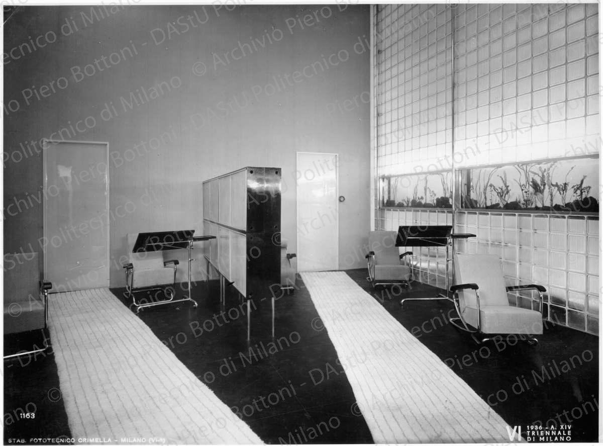 Veduta della "Sala attesa medico", positivo, bianco e nero, mm 174x234. Su una fotografia timbro ad inchiostro sul verso: "Piero Bottoni" e annotazione manoscritta sul verso "Sala attesa medico".
