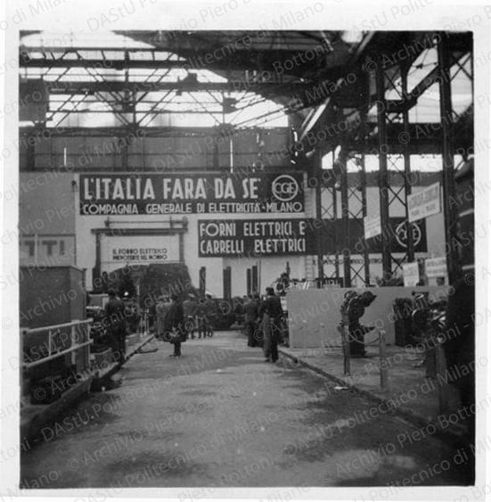 Vista dello stand Forni elettrici e carrelli elettrici, positivo, bianco e nero, mm 63x61. 