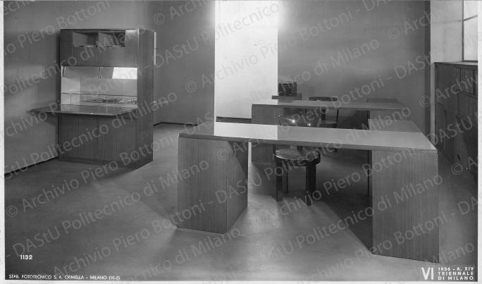 Positivo, bn, mm 140x232. Album nero n.13.
