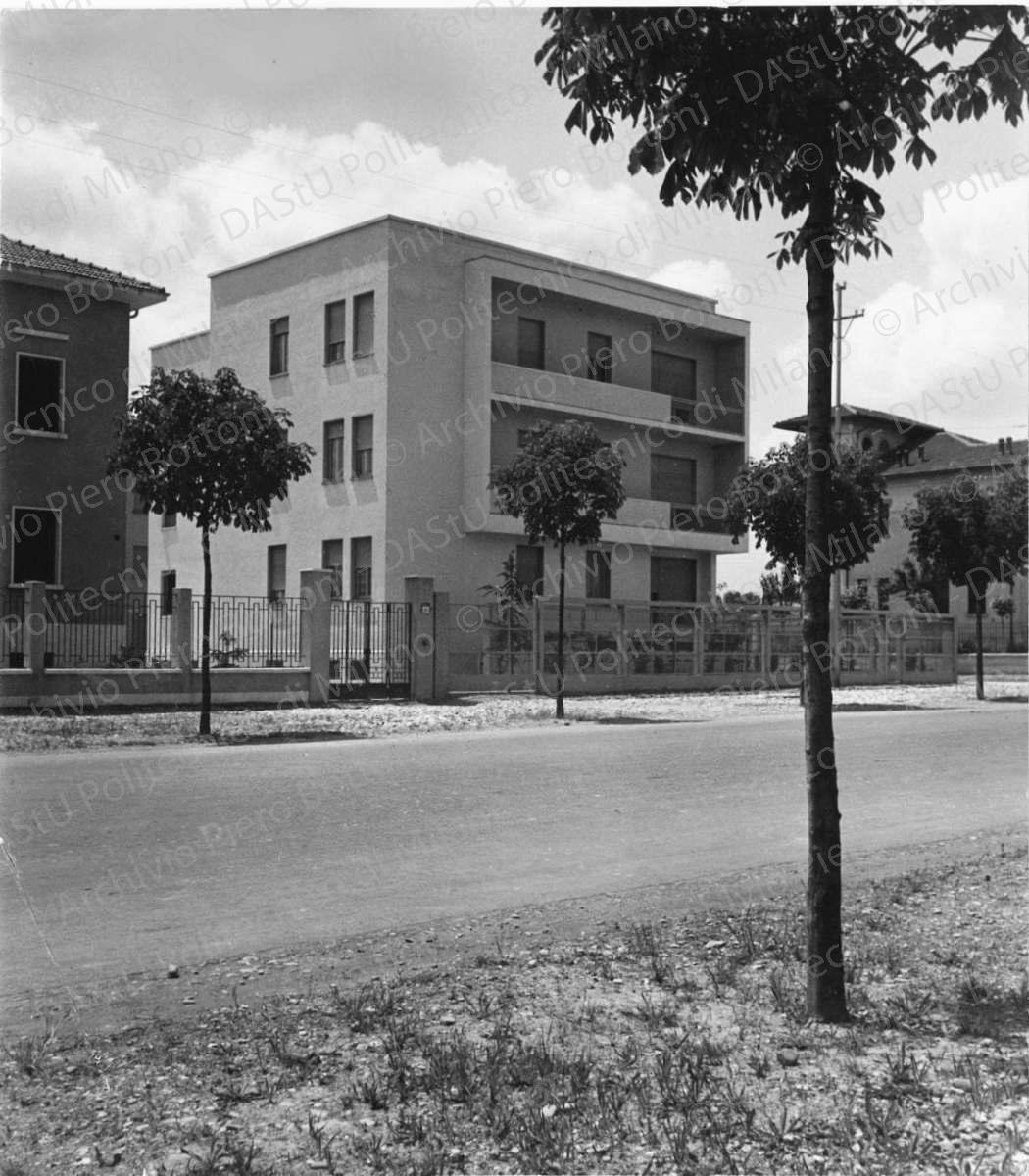 Vista del prospetto nord-est da Viale Regina Margherita. Positivo, bianco e nero, 275x241 mm, album giallo n.2, pag.61.