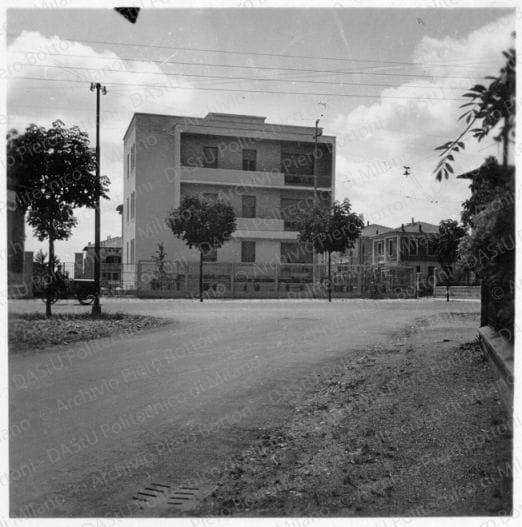 Vista del prospetto nord da via Usiglio, positivo, bianco e nero, mm 60x59. 