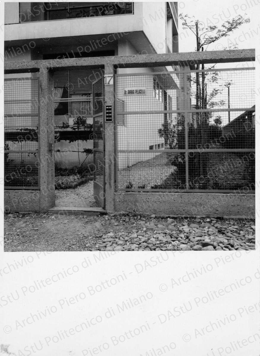 Idem, in formato differente, positivo, bianco e nero, mm 174x126. 