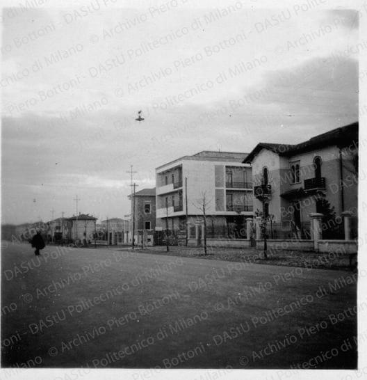 Vista del prospetto nord-ovest da Viale Regina Margherita, positivo, bianco e nero, mm 60x59. 