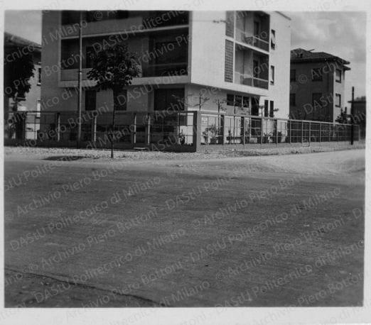 Vista del prospetto nord-ovest da Viale Regina Margherita, positivo, bianco e nero, mm 50x60. 