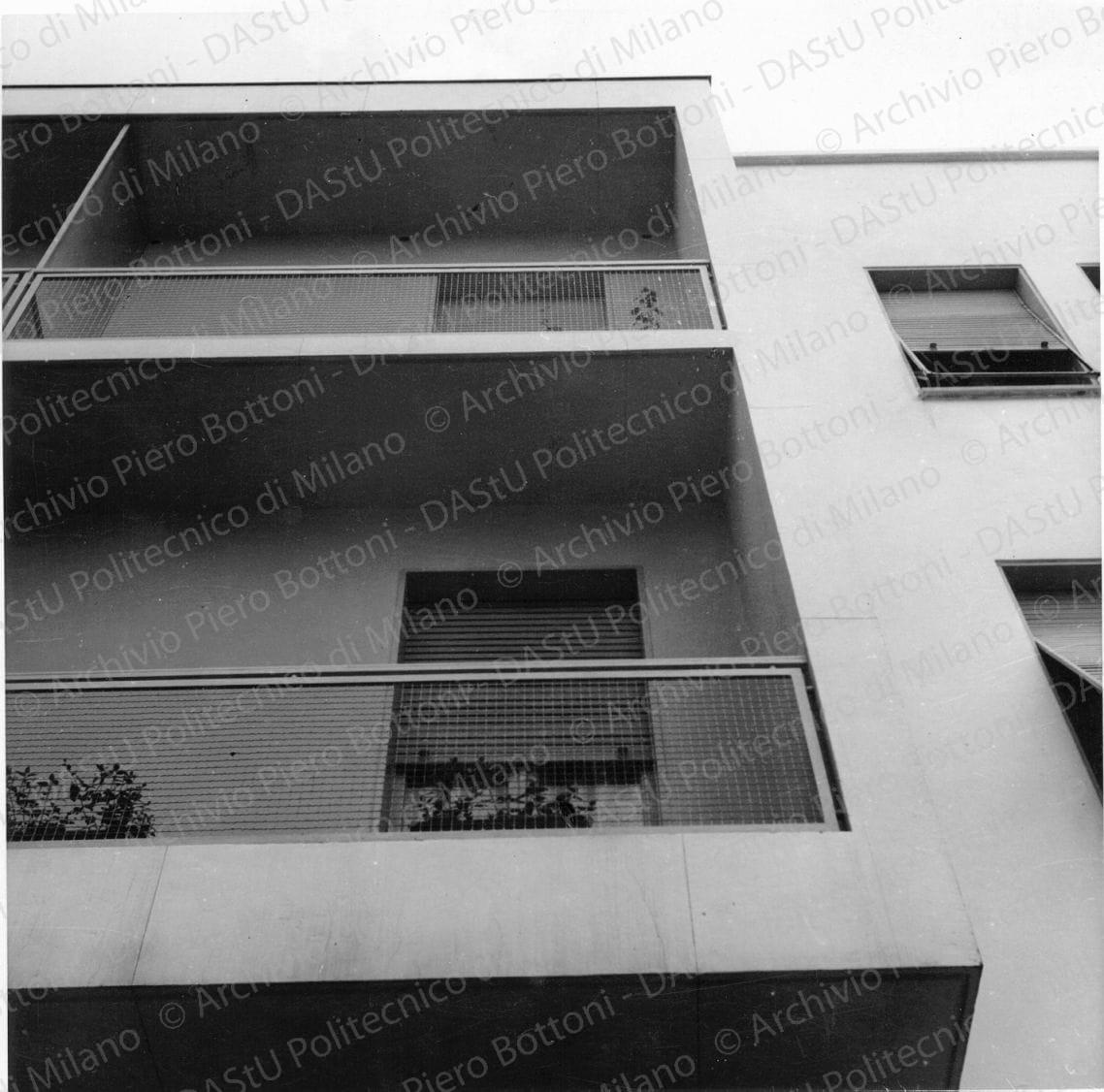 Idem, in formato differente, positivo, bianco e nero, mm 174x125. 
