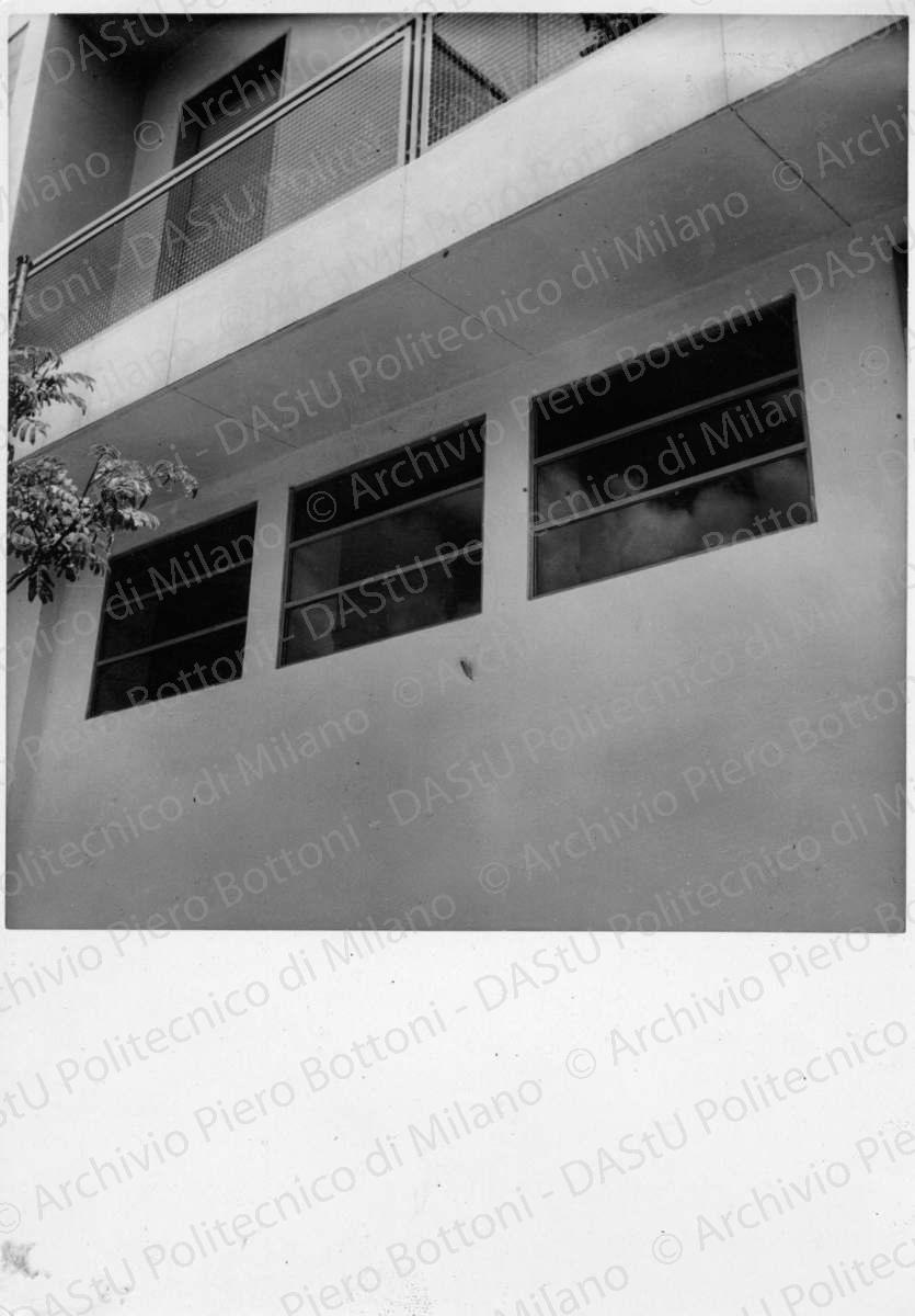Idem, in formato differente, positivo, bianco e nero, mm 60x59.