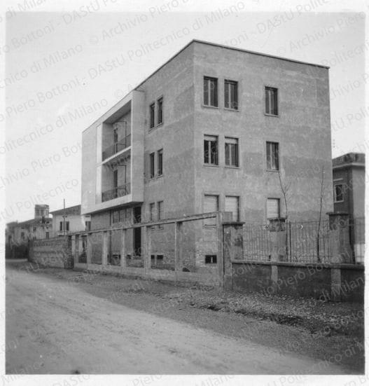 Vista del prospetto sud durante il cantiere di costruzione, positivo, bianco e nero, mm 60x59. 