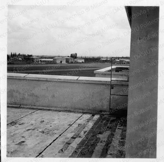 Vista del paesaggio dal terrazzo, positivo, bianco e nero, mm 60x59. 