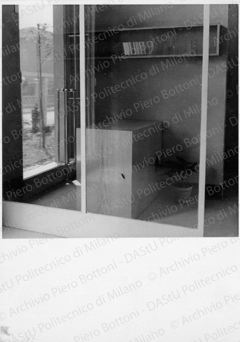 Idem, in formato differente, positivo, bianco e nero, mm 175x125. 