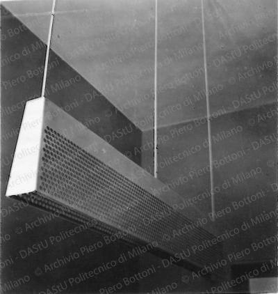 Particolare del lampadario. Positivo, bianco e nero, 54x51 mm, album giallo n.8, pag.89.