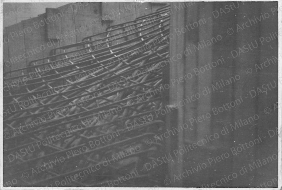 Positivo, bn, mm 57x84. Album nero n.14.