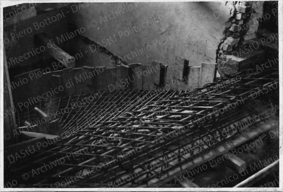 Positivo, bn, mm 57x84. Album nero n.14.