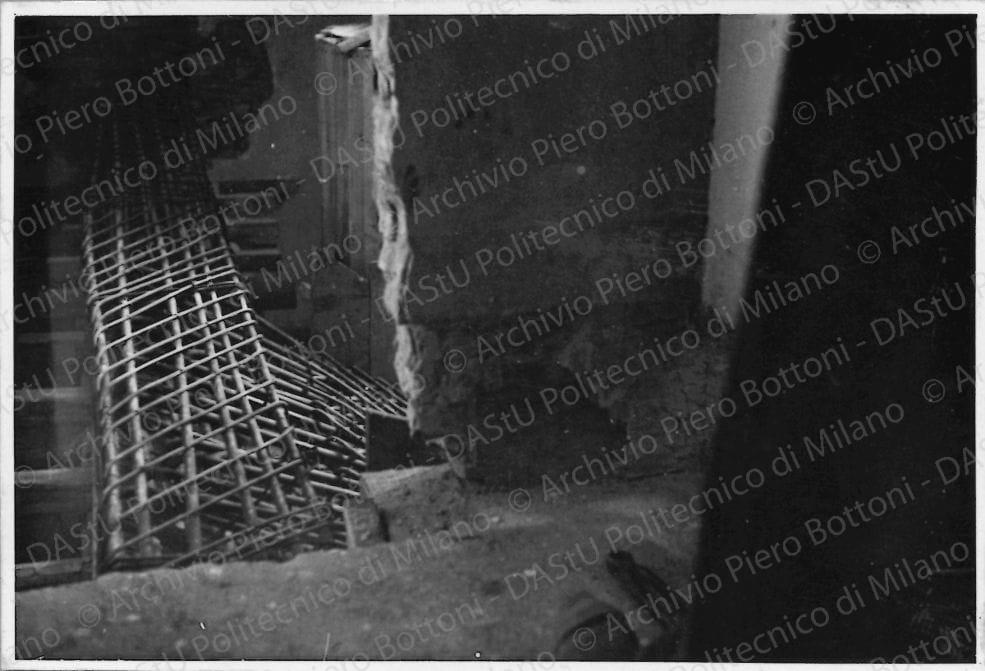 Positivo, bn, mm 57x84. Album nero n.14.