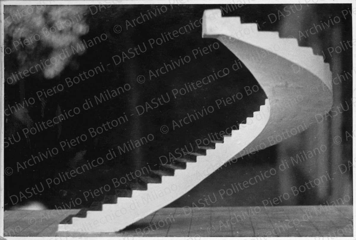 Positivo, bn, mm 82x122. Album nero n.14.