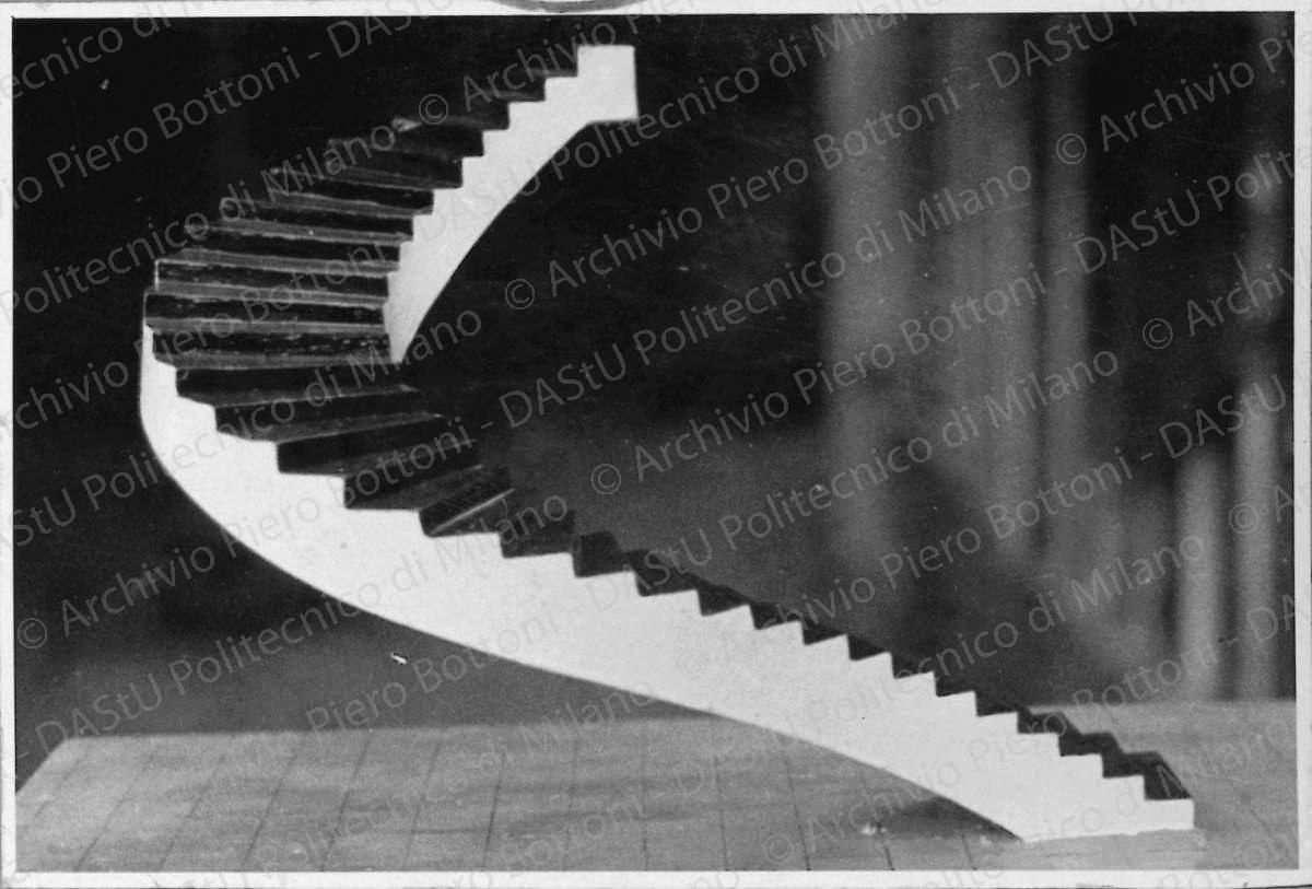 Positivo, bn, mm 82x122. Album nero n.14.