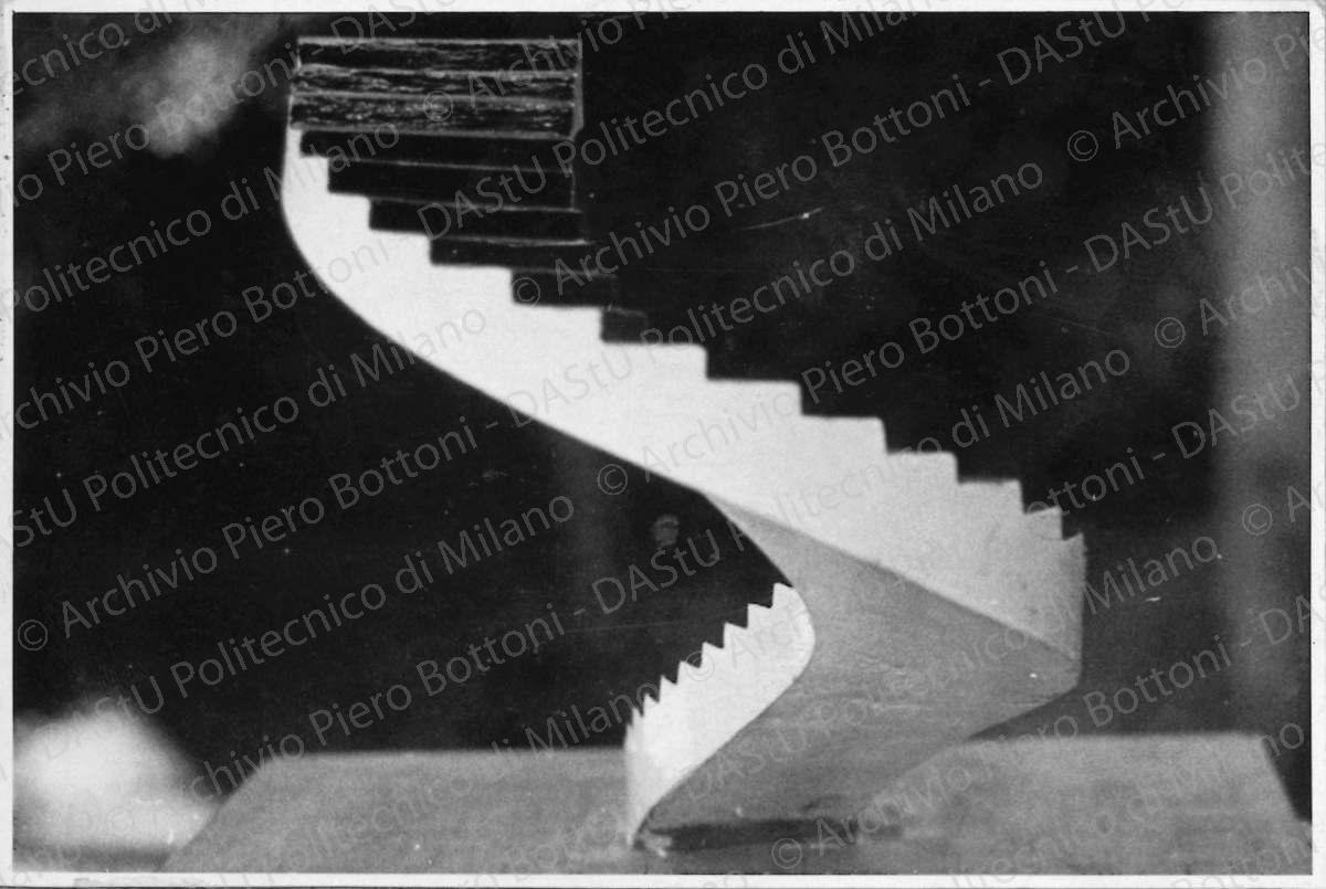 Positivo, bn, mm 82x122. Album nero n.14.