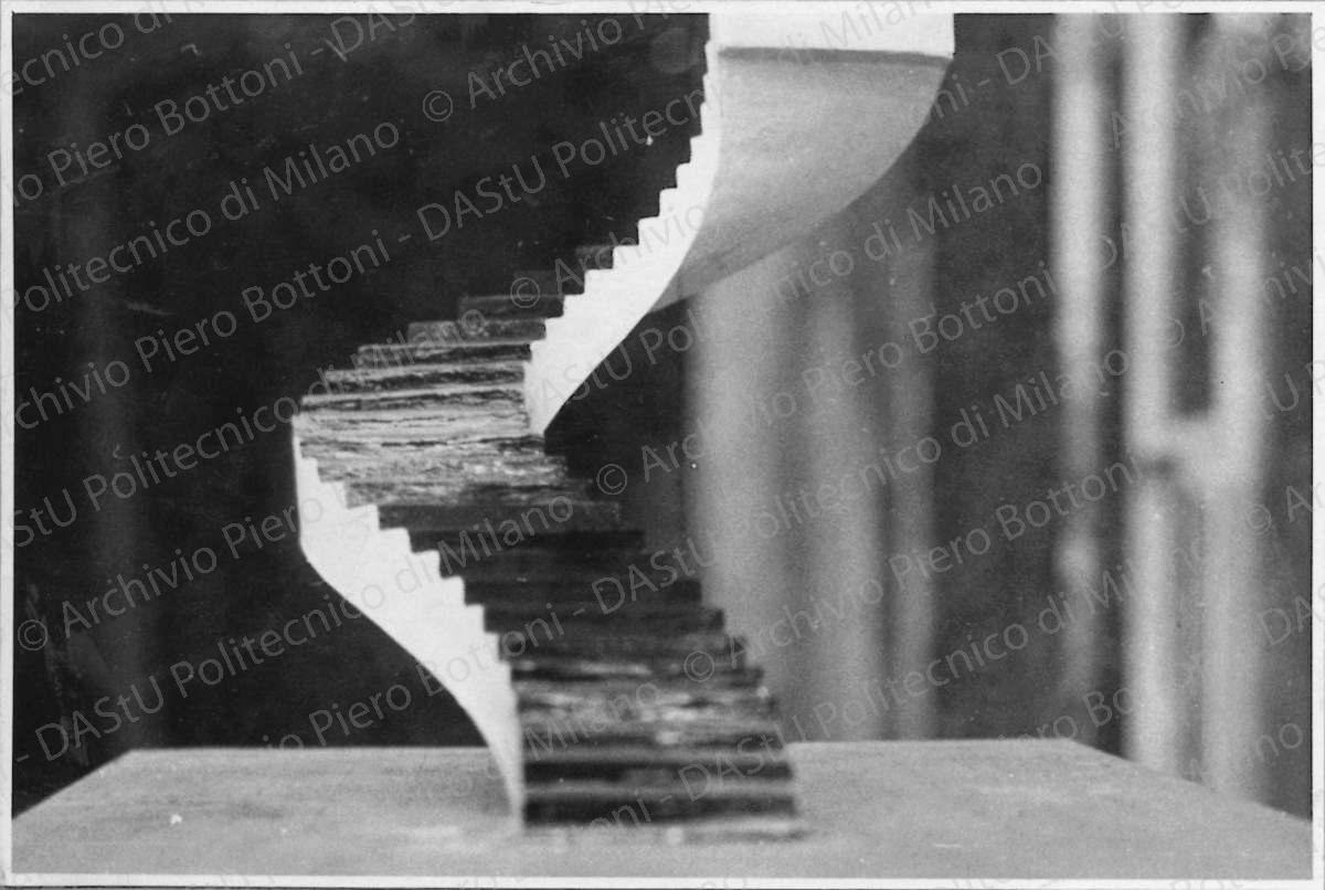 Positivo, bn, mm 82x122. Album nero n.14.