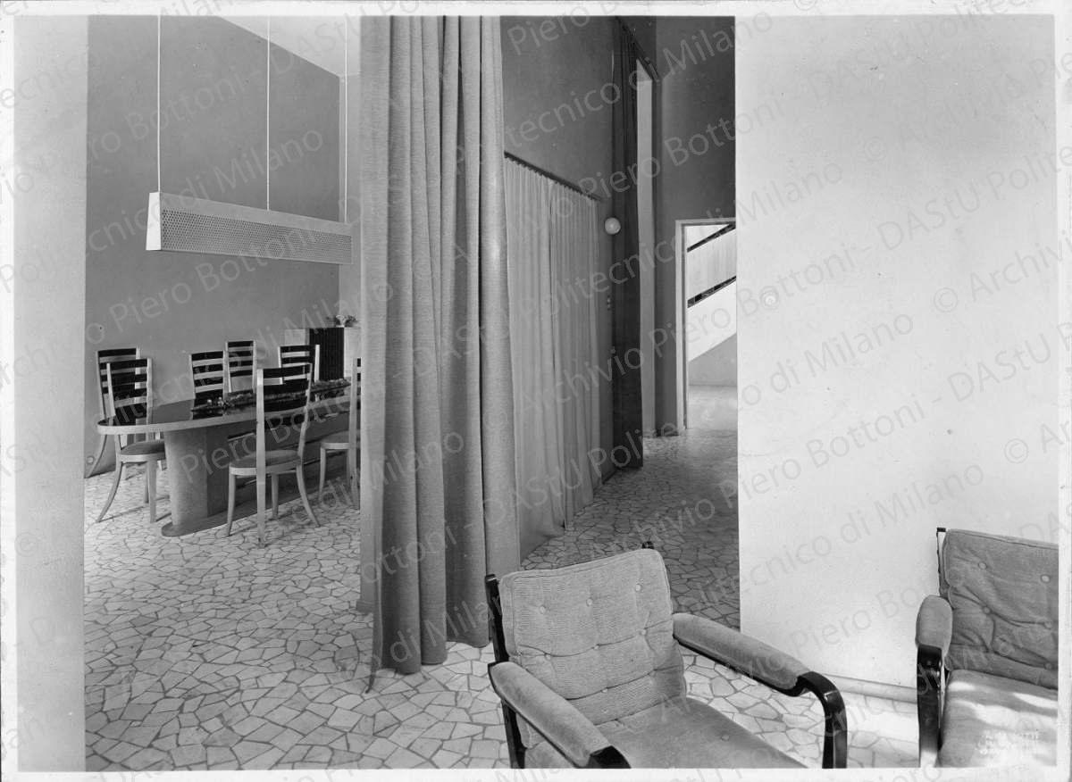Positivo, bn, mm 170x230. Album nero n.14.