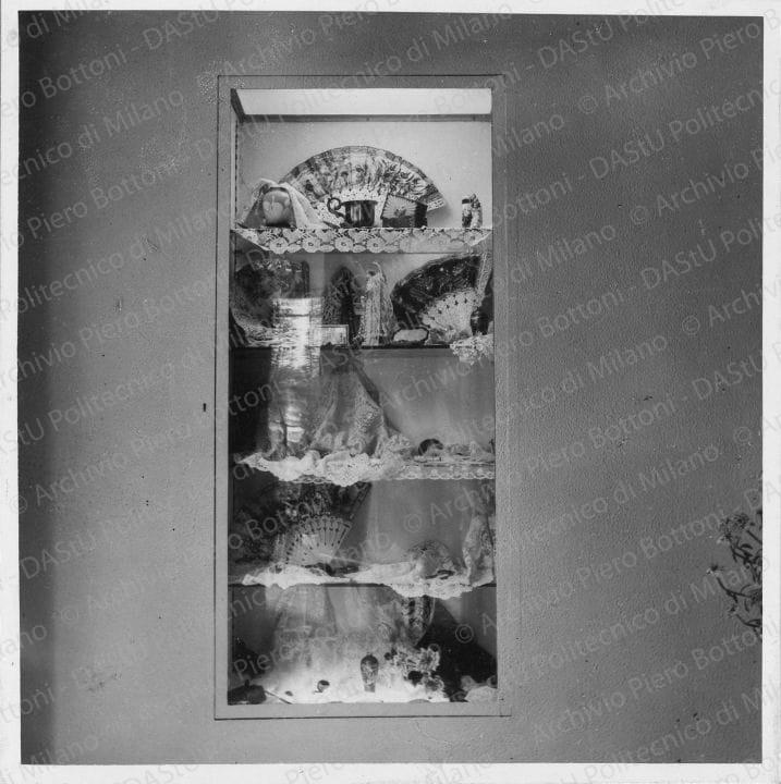 Positivo, bn, mm 122x122. Album nero n.14.