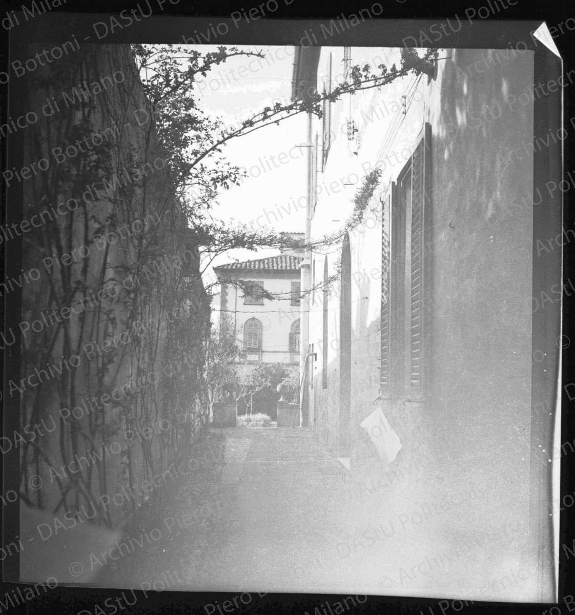 Negativo, bianco e nero, mm 56x59.