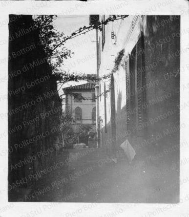 Particolare prospetto est prima dell'intervento di ristrutturazione, positivo, bianco e nero, mm 64x60.