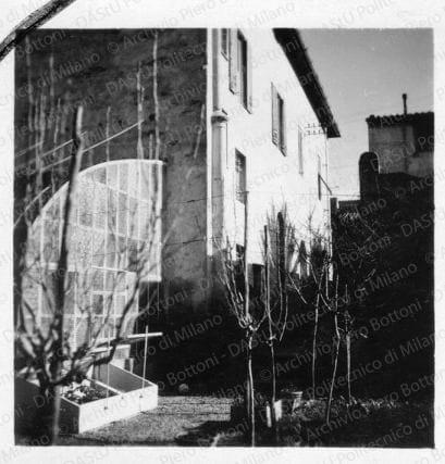 Particolare prospetto ovest prima dell'intervento di ristrutturazione, positivo, bianco e nero, mm 63x62. 