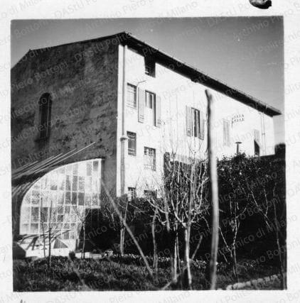 Prospetto sud prima dell'intervento di ristrutturazione, positivo, bianco e nero, mm 63x62. 