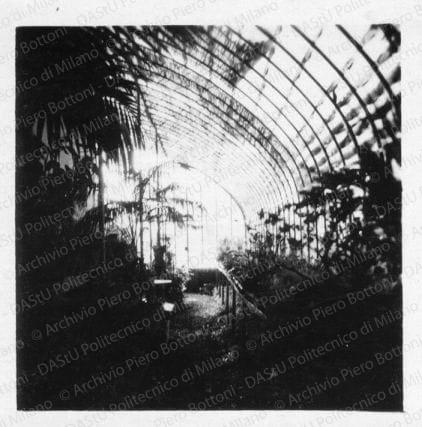 Vista interna della serra prima dell'intervento di ristrutturazione, positivo, bianco e nero, mm 63x62.