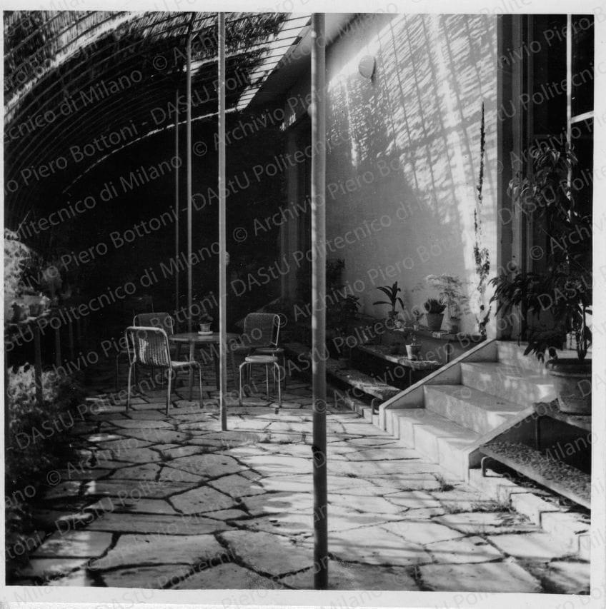 Vista interna della serra, positivo, bianco e nero, mm 120x122. 