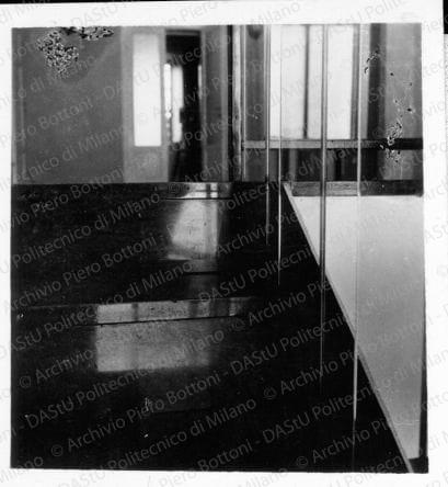 Particolare gradino della scala, positivo, bianco e nero, mm 63x59. 