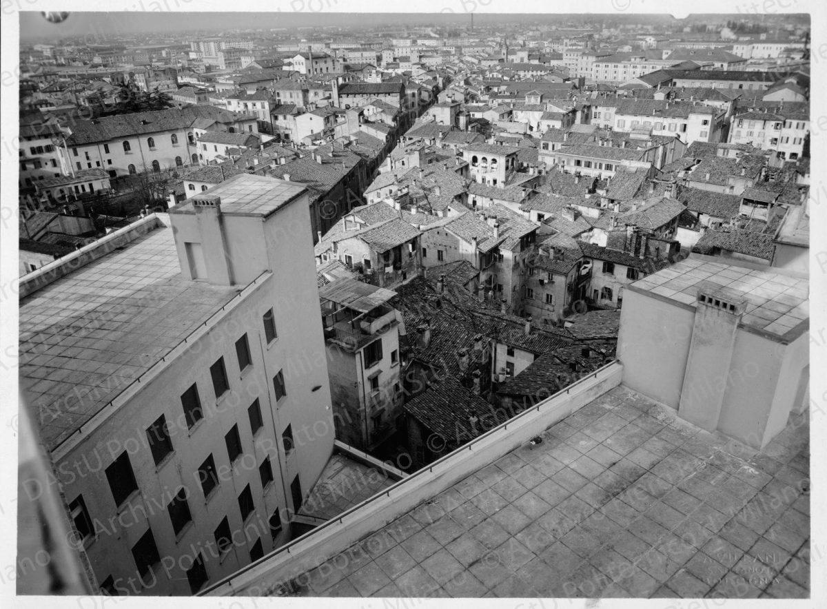 Vista area della città, positivo, bianco e nero, mm 17,6x23,5.