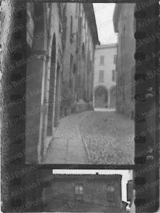 Veduta di via Roma nello stato di fatto di allora. Positivo, bianco e nero, 48x35 mm, album giallo n.3, pag.13.