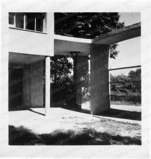 Particolare del portico della portineria, positivo, bianco e nero, mm 65x65.