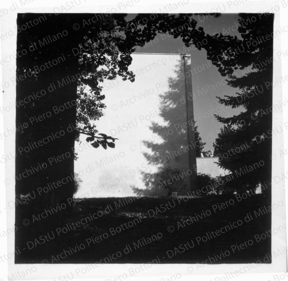 Particolare del prospetto sud del complesso serra, stalla, rimesse, abitazione del contadino-giardiniere, 60x60.
