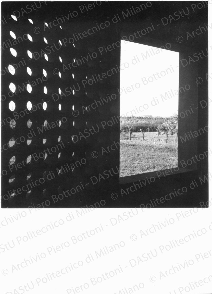 Idem in altro formato, positivo, bianco e nero, mm 174x125.