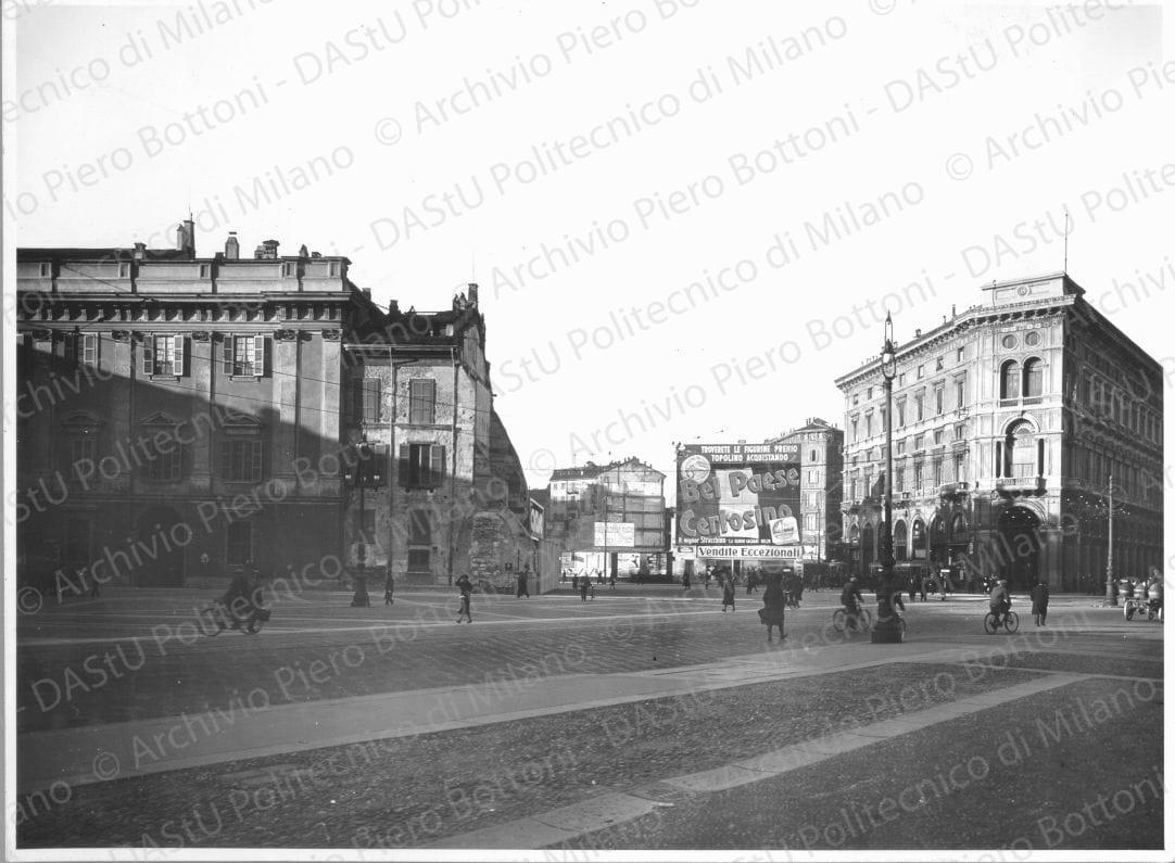 Veduta della piazzetta Reale, dopo le demolizioni, positivo, bianco e nero, mm 170x230.