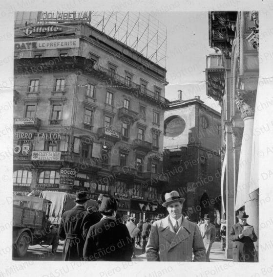 Altra veduta angolo p.za Duomo via Dante, positivo, bianco e nero, mm 63x63.