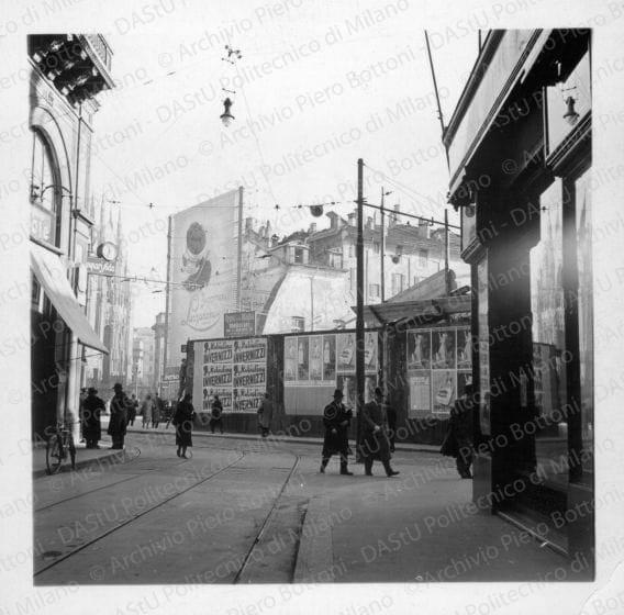 Altra vista da via Dogana verso p.za Duomo, positivo, bianco e nero, mm 63x63.