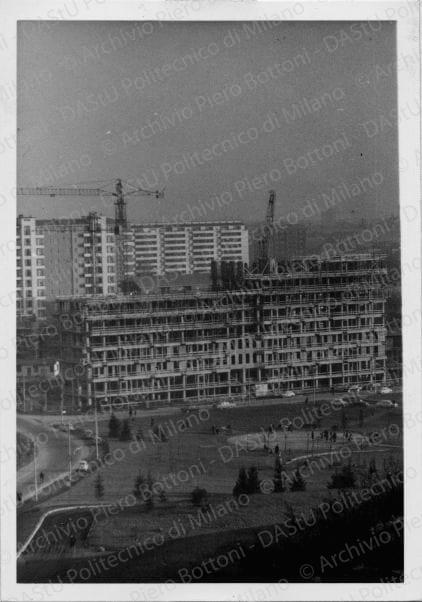 Veduta del QT8 in costruzione, gennaio 1965. Positivo, bianco e nero, mm 128x89.