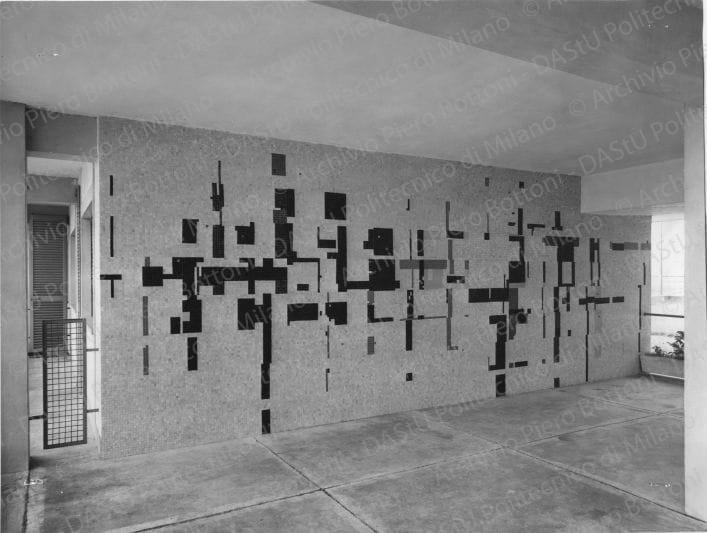 Pannello in tessere di ceramica (pittore Crippa) nella casa Ina-casa degli architetti Lingeri e Zuccoli,positivo, bianco e nero, mm 180x240. 
